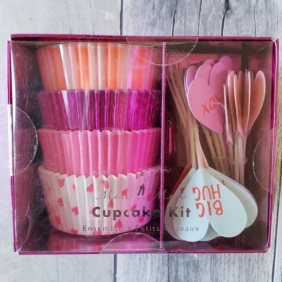 NWT - Meri Meri Cupcake Kit, 24 Cupcake Cases with 24 Heart Toppers - Picture 3 of 5